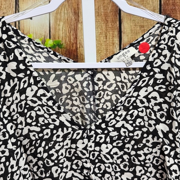 🚨(Must Bundle 3) Umgee Crop Blouse Size Large - Picture 3 of 4